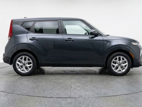 Used 2025 Kia Soul LX w/ LX Technology Package image 11