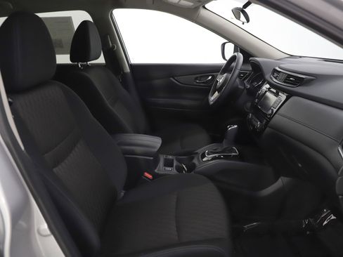Used 2020 Nissan Rogue SV image 11