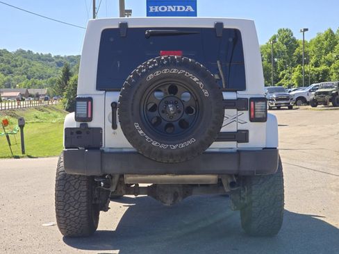 Used 2015 Jeep Wrangler Unlimited Sahara AWD/4WD image 14