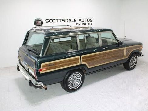Used 1991 Jeep Grand Wagoneer image 16