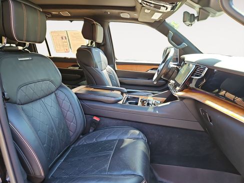 Used 2024 Jeep Grand Wagoneer Series III AWD/4WD image 15