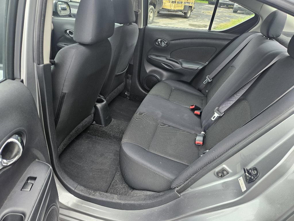 Used 2013 Nissan Versa SV FWD image 12