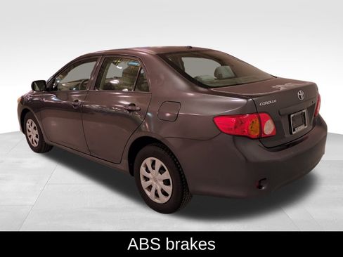 Used 2010 Toyota Corolla LE image 5