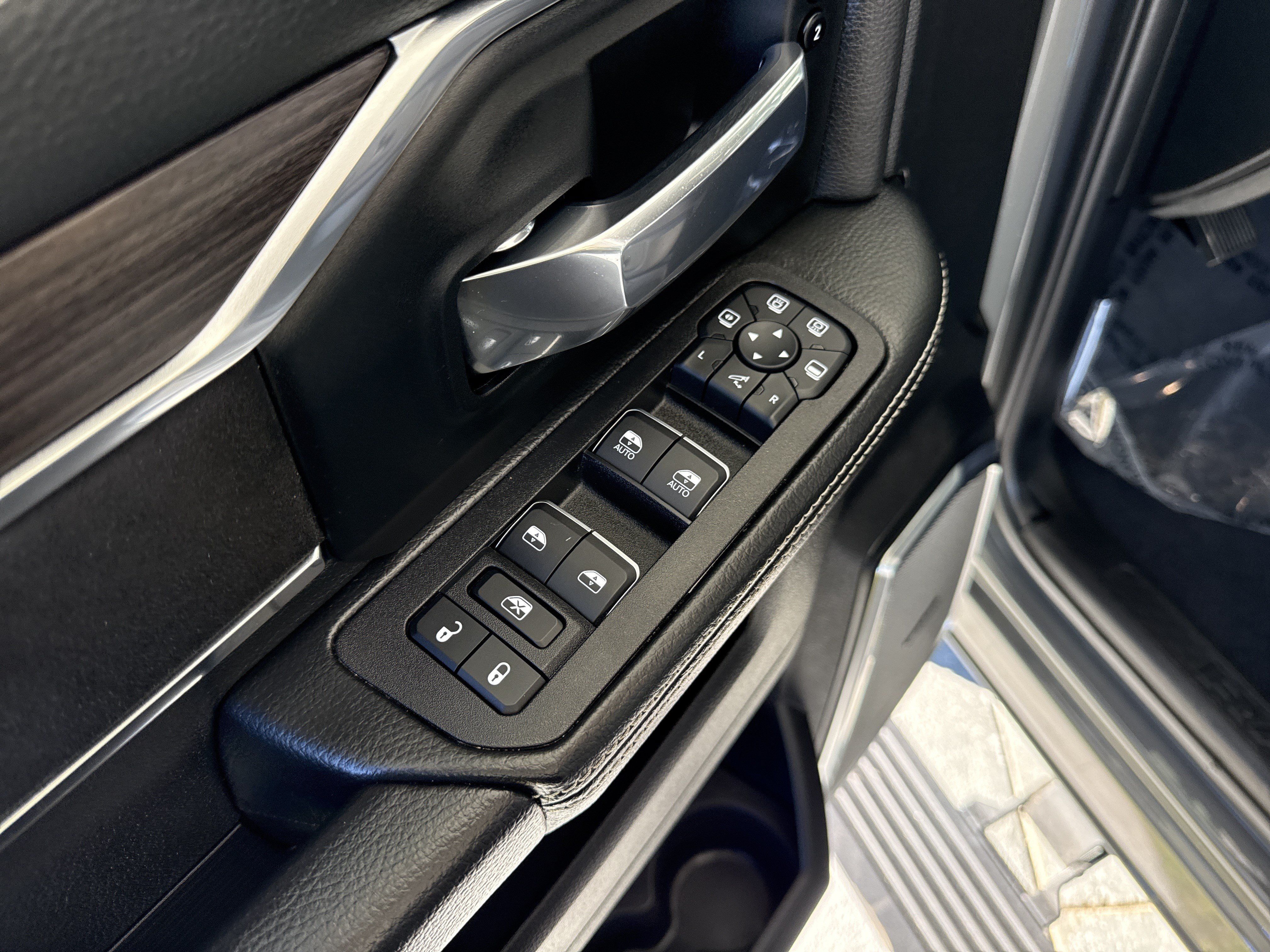 Used 2026 RAM 3500 Laramie AWD/4WD image 11