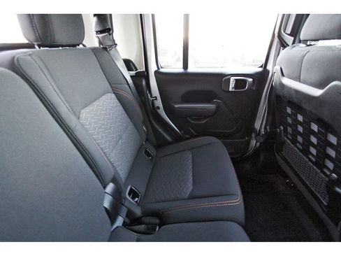 Used 2022 Jeep Gladiator Mojave w/ Cold Weather Group AWD/4WD image 12