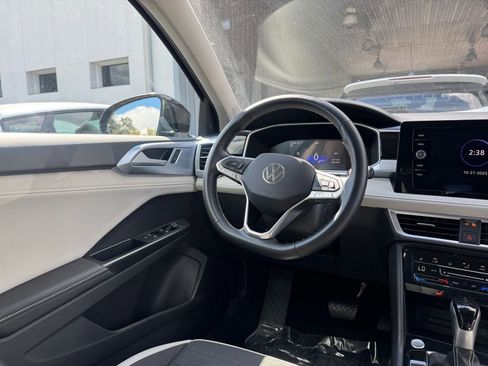 Used 2025 Volkswagen Taos SE image 34