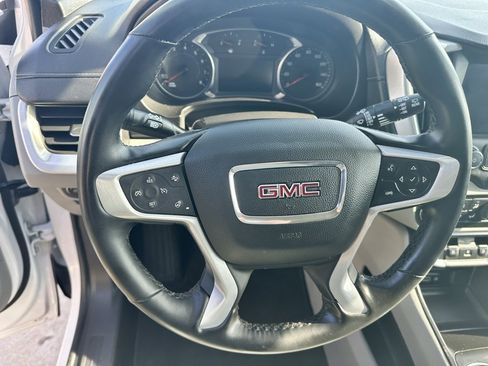 Used 2024 GMC Terrain SLT image 8