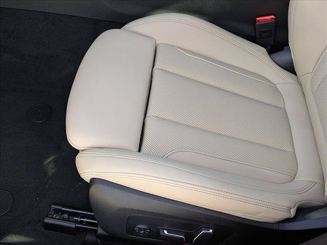 Used 2026 BMW 330i xDrive Sedan w/ M Sport Package AWD/4WD image 4
