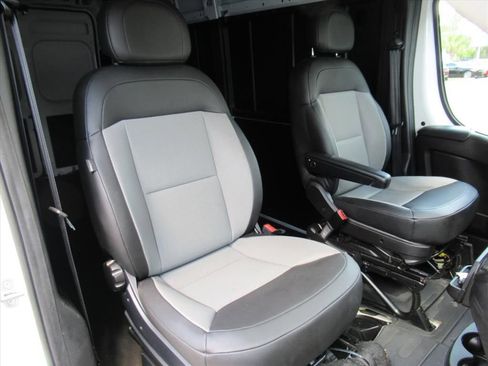 Used 2025 RAM ProMaster 2500 w/ Convenience Group FWD image 9