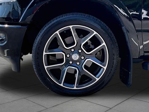 Used 2019 RAM 1500 Laramie AWD/4WD image 11