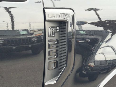 Used 2022 Ford F250 Lariat w/ Tremor Off-Road Package image 30