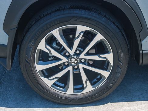 Used 2023 Toyota Corolla Cross XLE w/ Convenience Package FWD image 12