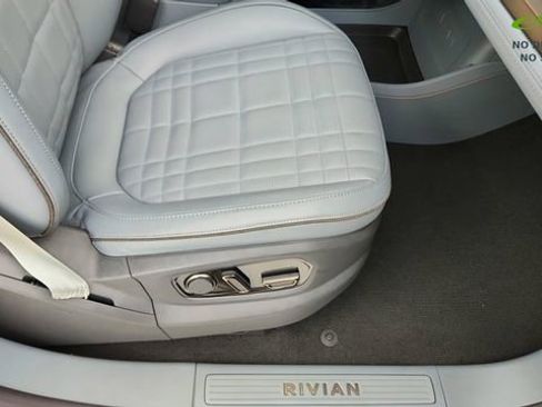 Used 2025 Rivian R1T Premium AWD/4WD image 23