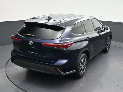 Used 2021 Toyota Highlander XLE FWD image 19