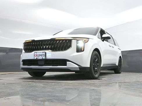 Used 2026 Kia Carnival FWD image 46