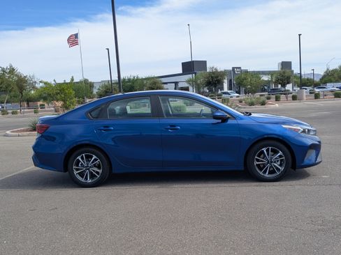 Used 2024 Kia Forte LXS FWD image 6