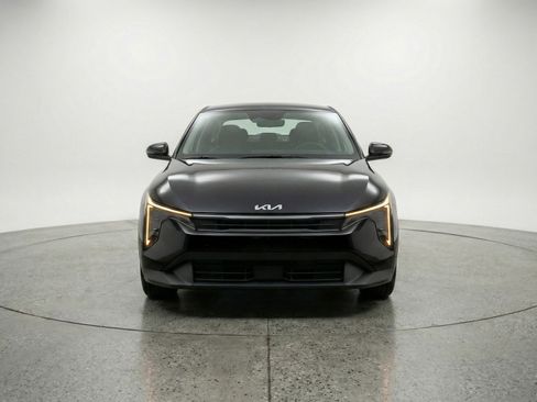 Used 2025 Kia K4 FWD image 2