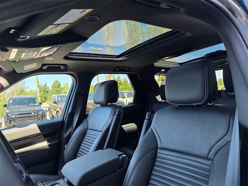 New 2025 Land Rover Discovery S image 26