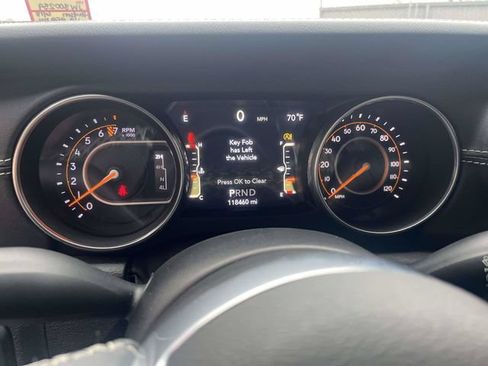 Used 2018 Jeep Wrangler Unlimited Sahara w/ Dual Top Group AWD/4WD image 27