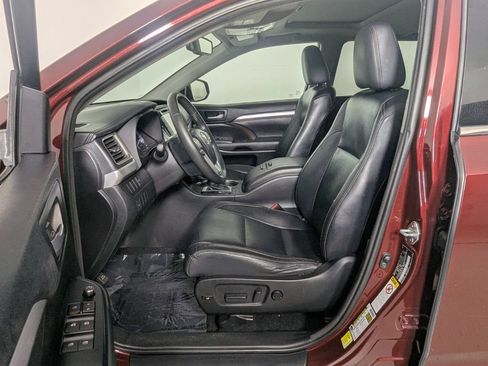 Used 2014 Toyota Highlander XLE AWD/4WD image 12
