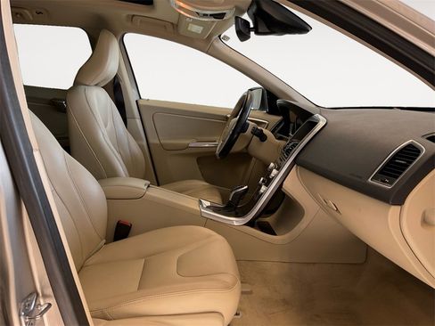 Used 2016 Volvo XC60 T6 image 15