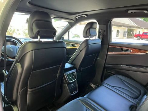 Used 2016 Lincoln MKX Reserve w/ Technology Package FWD image 13