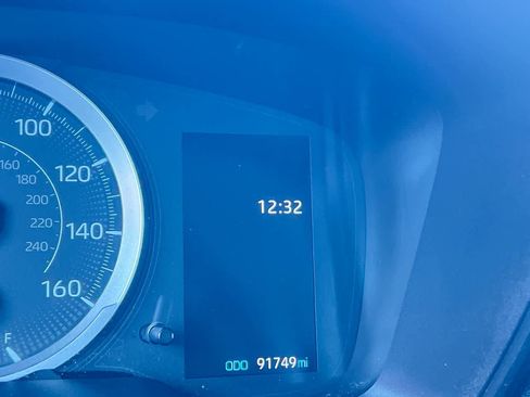 Used 2020 Toyota Corolla LE image 15