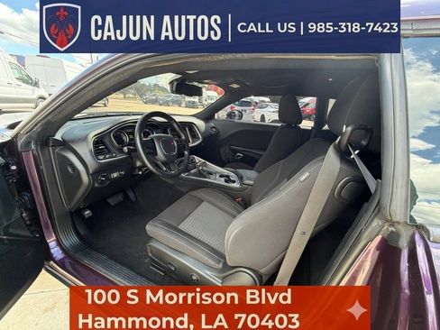 Used 2020 Dodge Challenger SXT RWD image 31