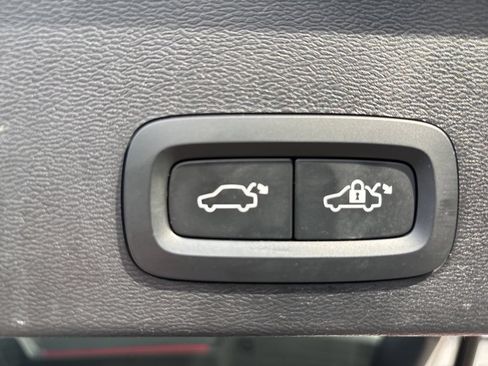 Certified 2023 Volvo XC40 B5 Plus w/ Protection Package AWD/4WD image 48