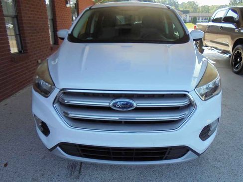 Used 2017 Ford Escape SE AWD/4WD image 3