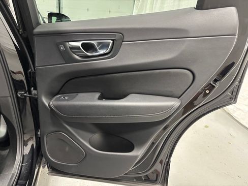 Used 2022 Volvo XC60 B5 Momentum w/ Climate Package AWD/4WD image 45