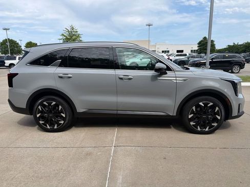 Used 2025 Kia Sorento SX FWD image 6