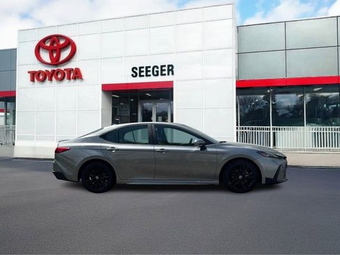 Used 2025 Toyota Camry SE FWD image 2