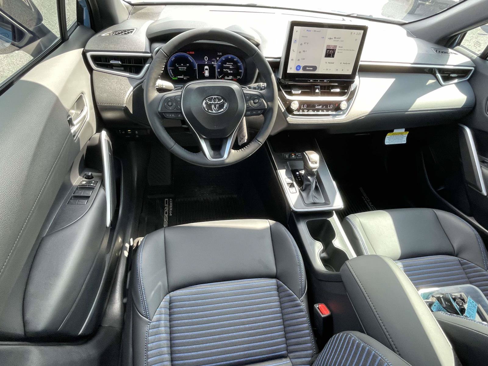 Used 2026 Toyota Corolla Cross AWD Hybrid w/ Convenience Package image 12