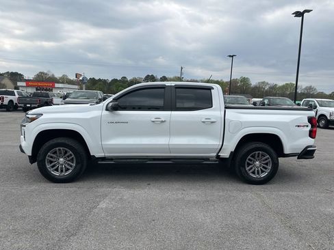 Used 2024 Chevrolet Colorado LT w/ LT Convenience Package III AWD/4WD image 4