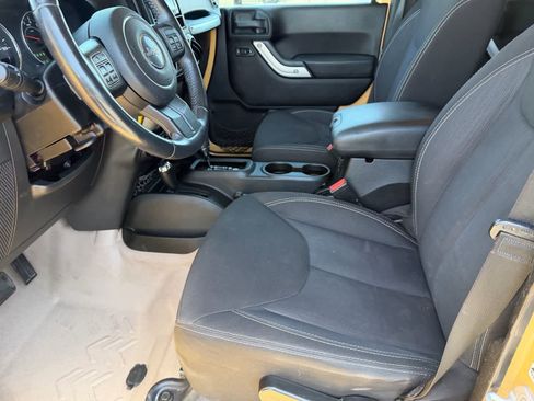 Used 2013 Jeep Wrangler Unlimited Sahara w/ Connectivity Group AWD/4WD image 19