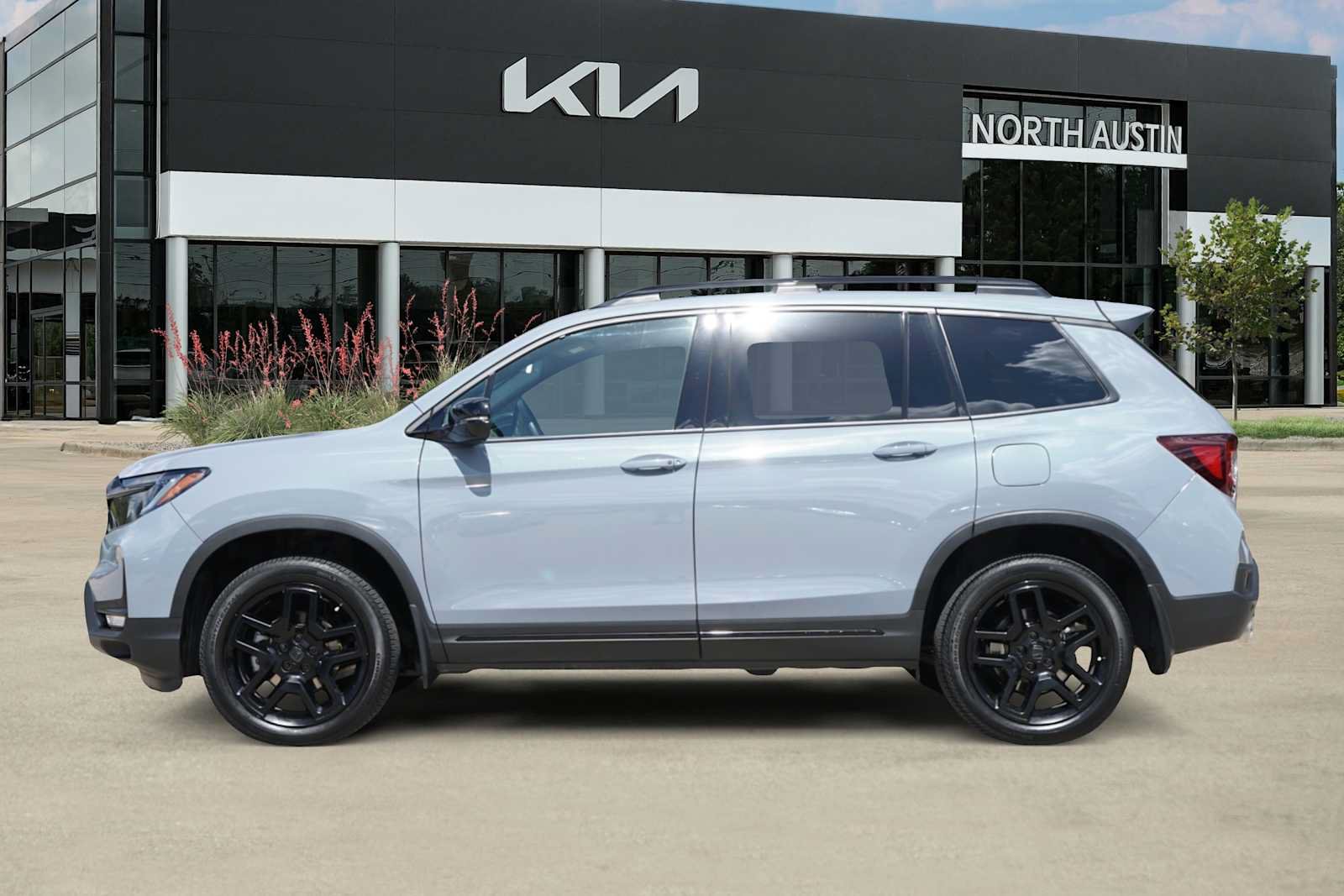 Used 2024 Honda Passport Black Edition image 3