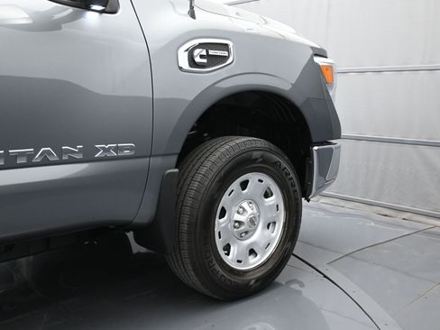 Used 2017 Nissan Titan SV AWD/4WD image 40