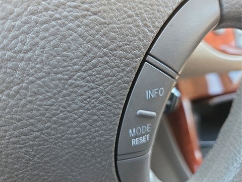Used 2005 Toyota Camry FWD image 18