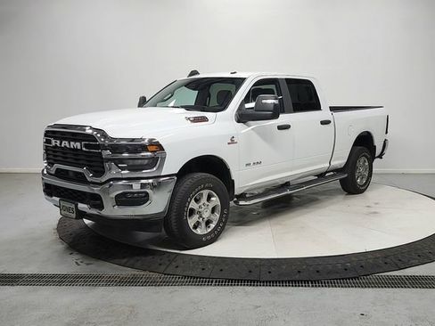 Used 2025 RAM 2500 Big Horn AWD/4WD image 3