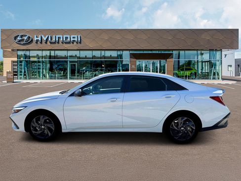 New 2026 Hyundai Elantra SEL Sport FWD image 3