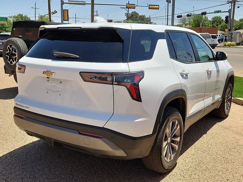 Used 2026 Chevrolet Equinox LT AWD/4WD image 3