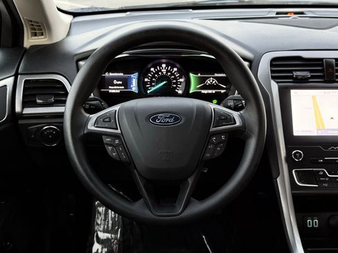 Used 2020 Ford Fusion SE FWD image 26