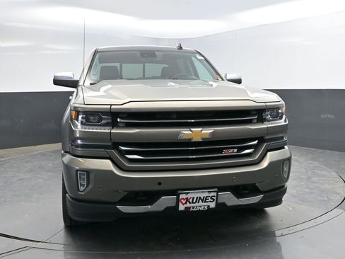 Used 2017 Chevrolet Silverado 1500 LTZ Z71 w/ LTZ Plus Package AWD/4WD image 4