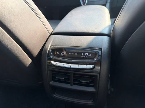 Used 2018 Cadillac XT5 Premium Luxury w/ Driver Assist Package AWD/4WD image 17