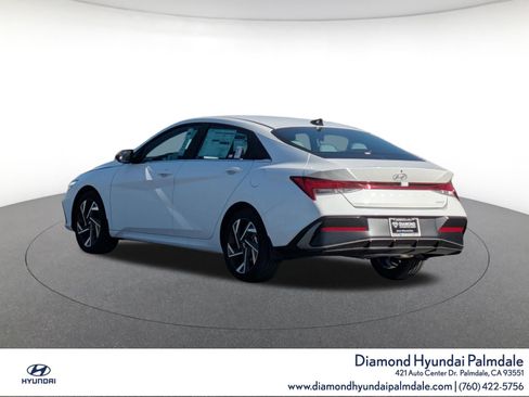 Certified 2025 Hyundai Elantra Limited FWD image 4
