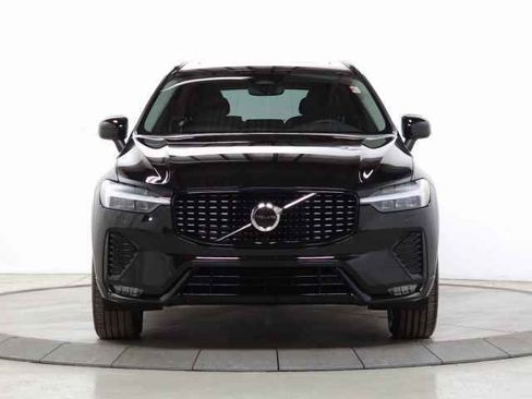 Certified 2025 Volvo XC60 B5 Core image 2