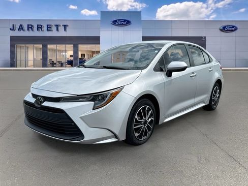 Used 2023 Toyota Corolla LE FWD image 3