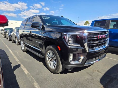 Used 2024 GMC Yukon SLT w/ SLT Premium Package AWD/4WD image 2