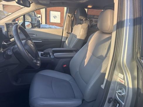 Used 2024 Toyota Sienna XLE image 15